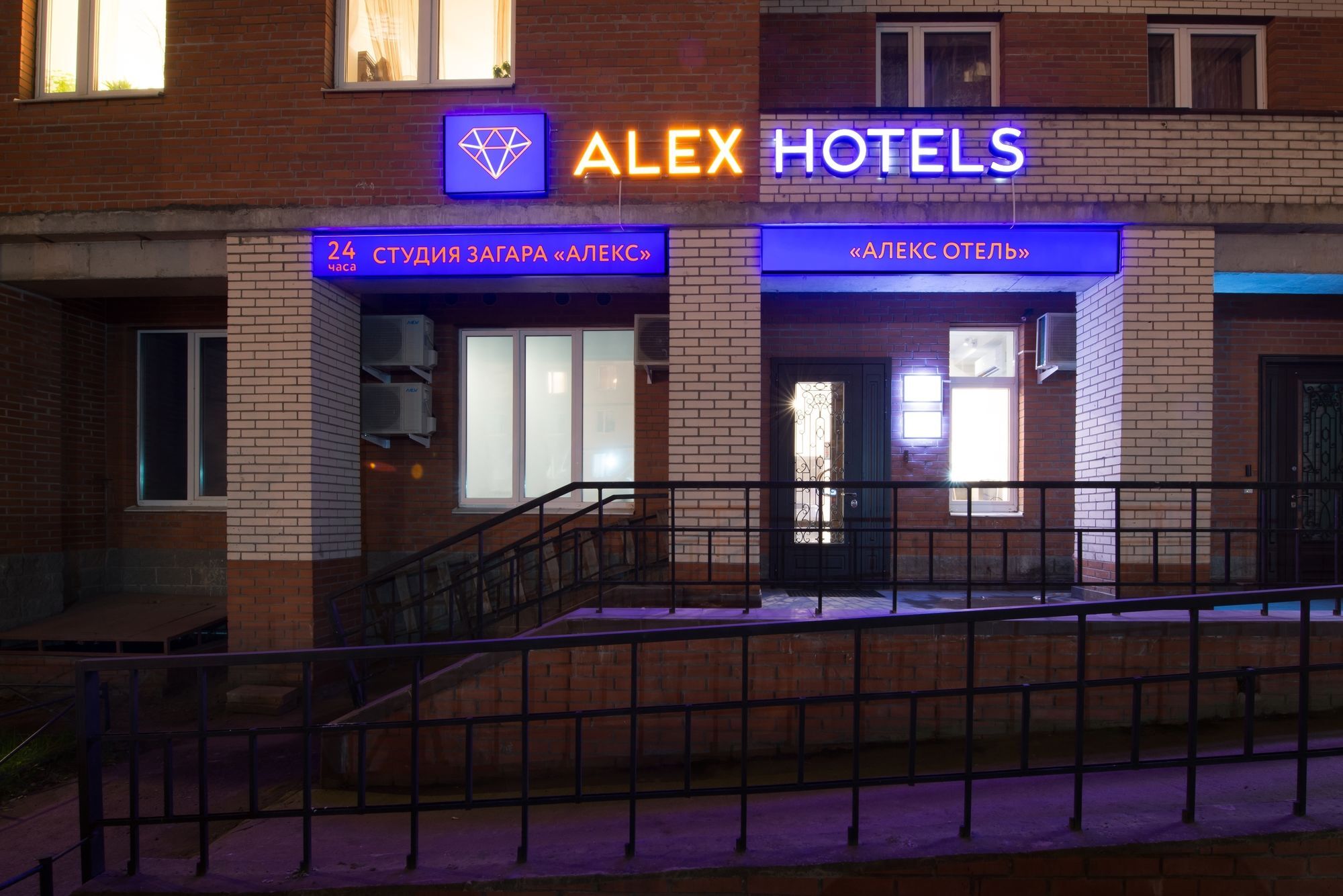 Alex Hotel On Zvezdnaya Sint-Petersburg Buitenkant foto